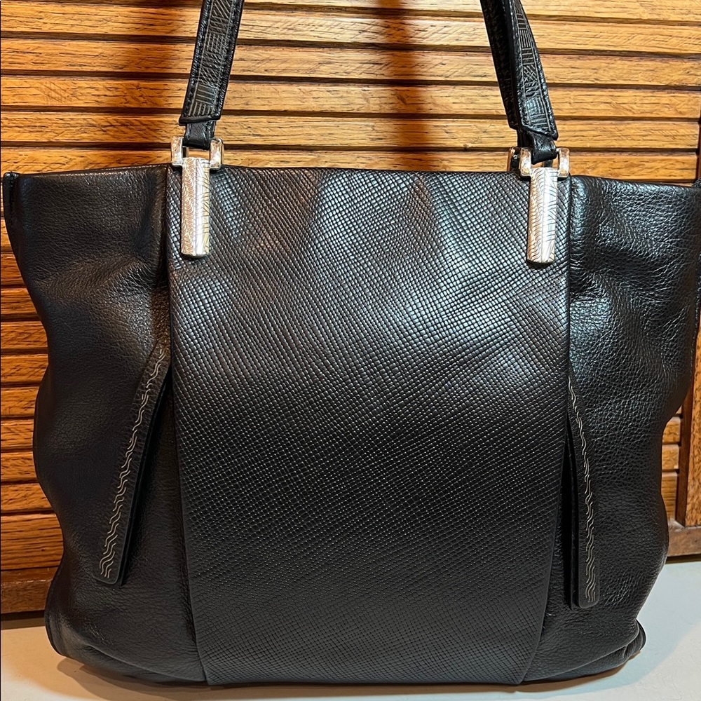 Brighton black pebble leather with cross grain front panel shoulder bag - Picture 3 of 17